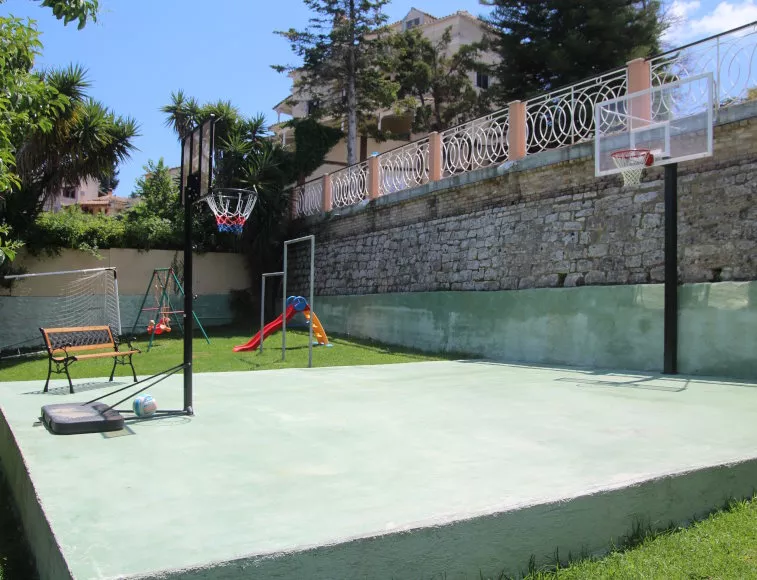 Villa with outdoor sports activities